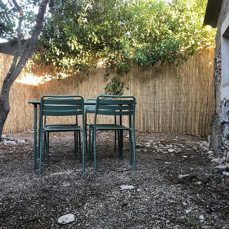 Maisonnette Independante Avec Jardin/Patio Nîmes Eksteriør bilde