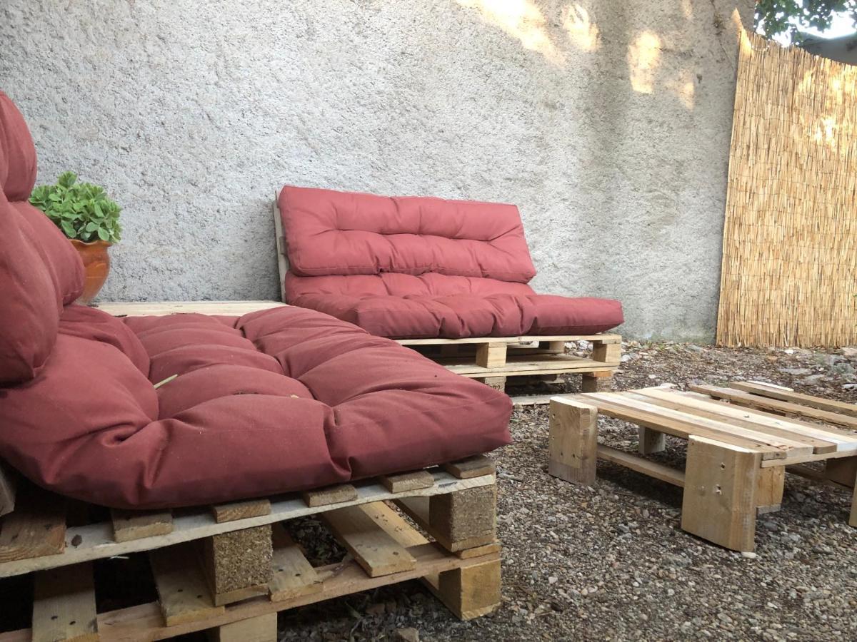 Maisonnette Independante Avec Jardin/Patio Nîmes Eksteriør bilde